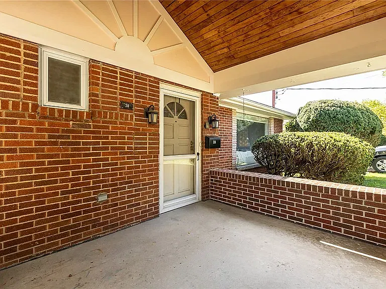 3 bed, $3,600 — Photo 2