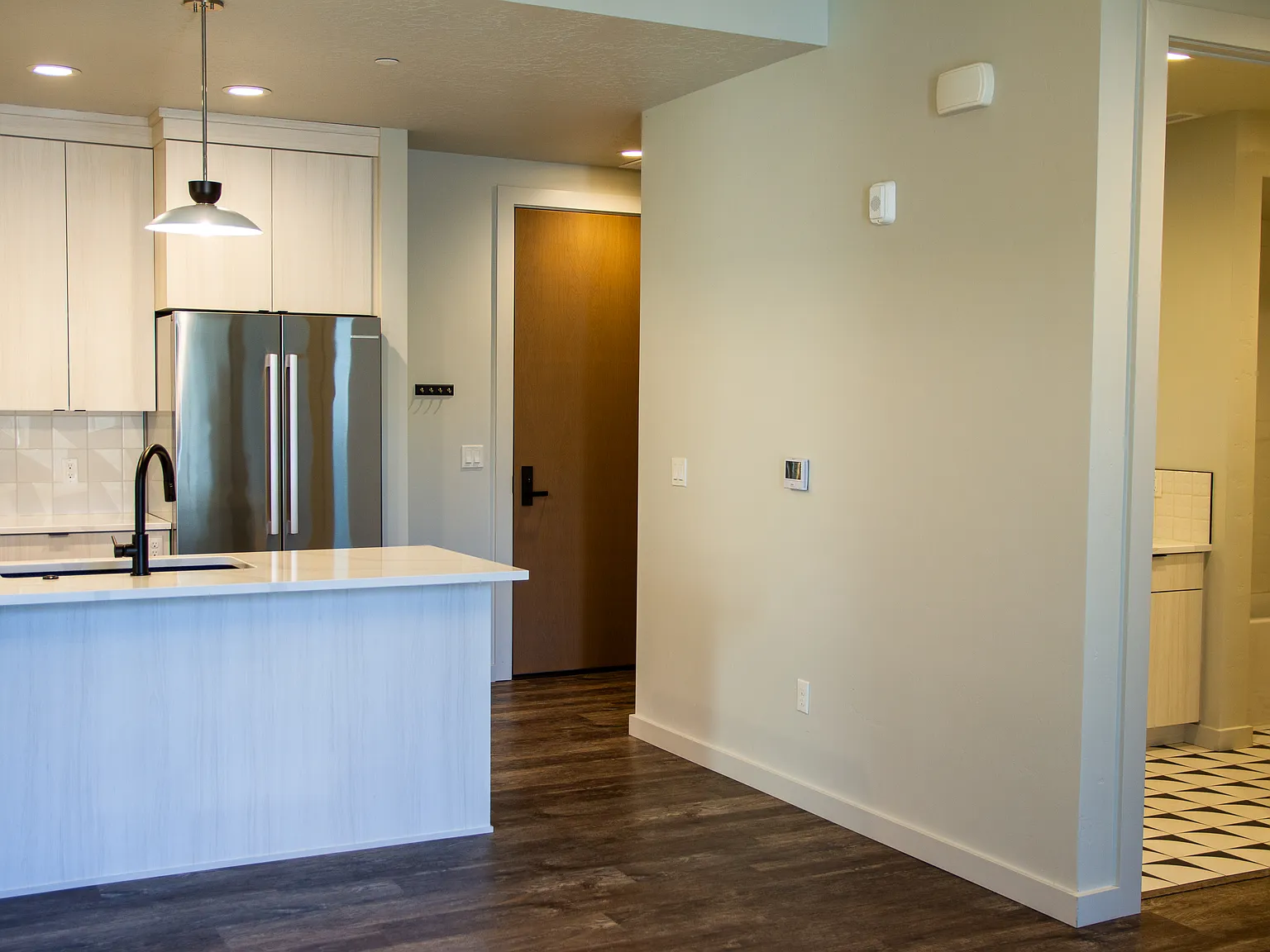 2 bed, 1006 sqft, $2,450 — Photo 3