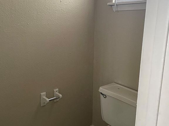 1/2 BATH DS