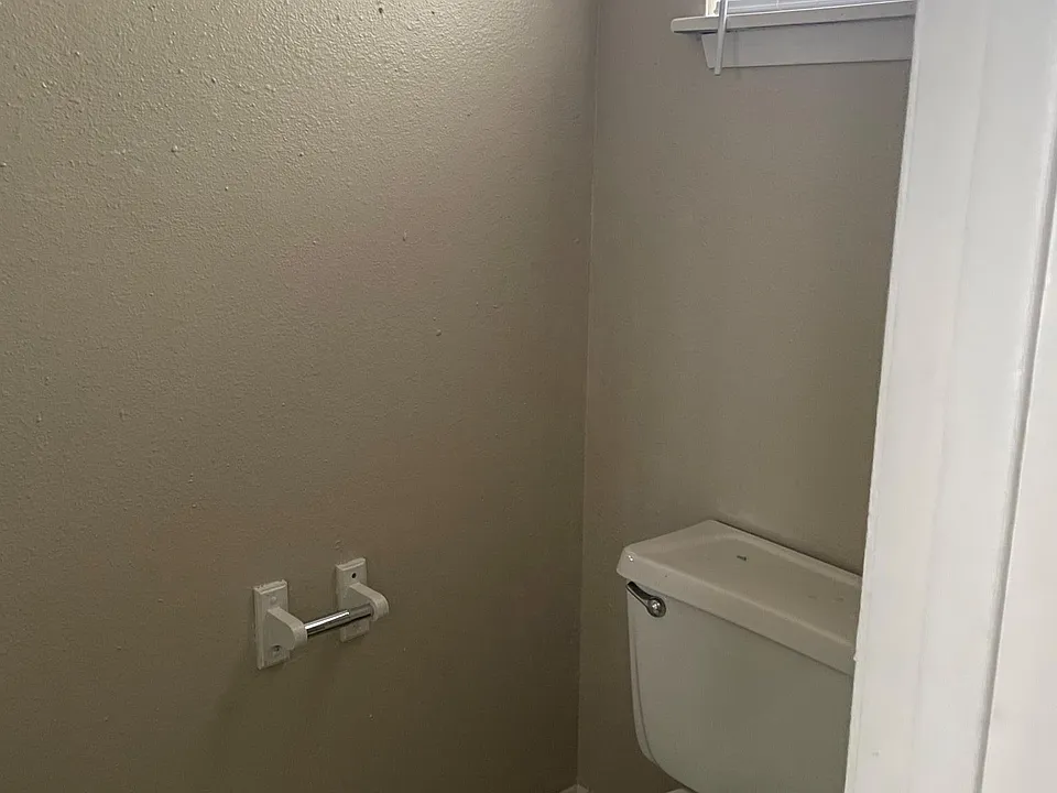 1/2 BATH DS