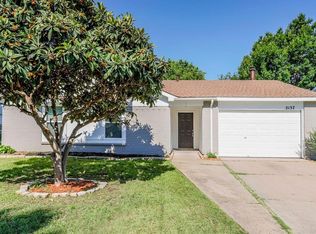2137 Quail Hollow Dr, Grand Prairie, TX 75051