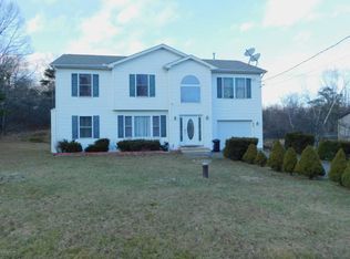 3123 Red Fox Ln, Long Pond, PA