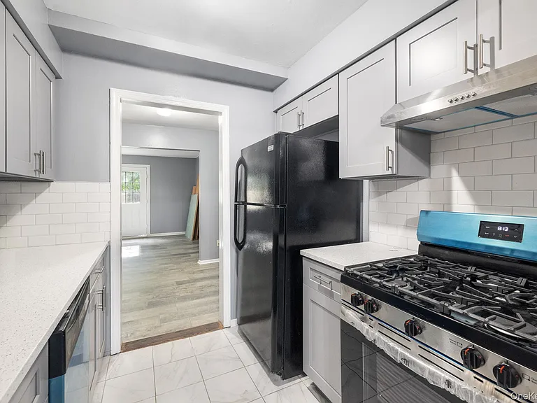 78 Roosevelt Dr — Photo 14