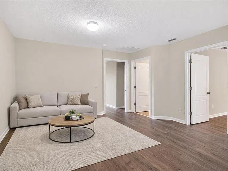 1519 Priory Cir — Photo 10
