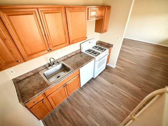 5th image of 2821 Harrison St APT 8