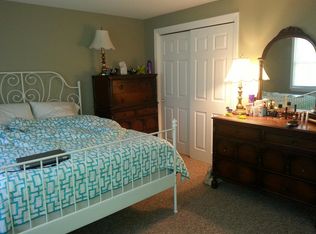 47 Grandview Dr, Farmington, CT 06032