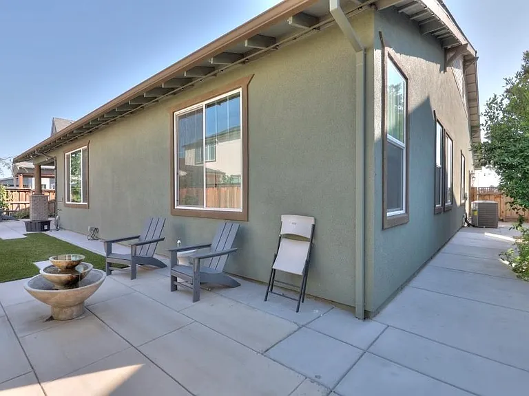 2995 Middlebury Dr — Photo 23