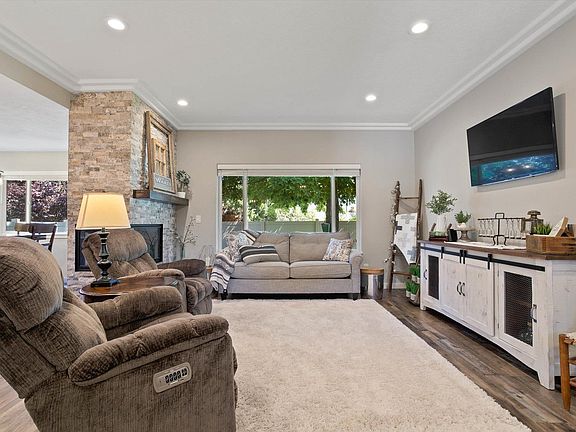 4th image of 425 S Sonora Ln