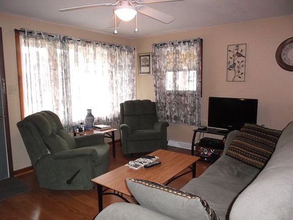 3rd image of 219 Edgewood Dr