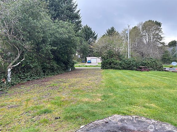 4th image of 324 Clover Creek Avenue NW