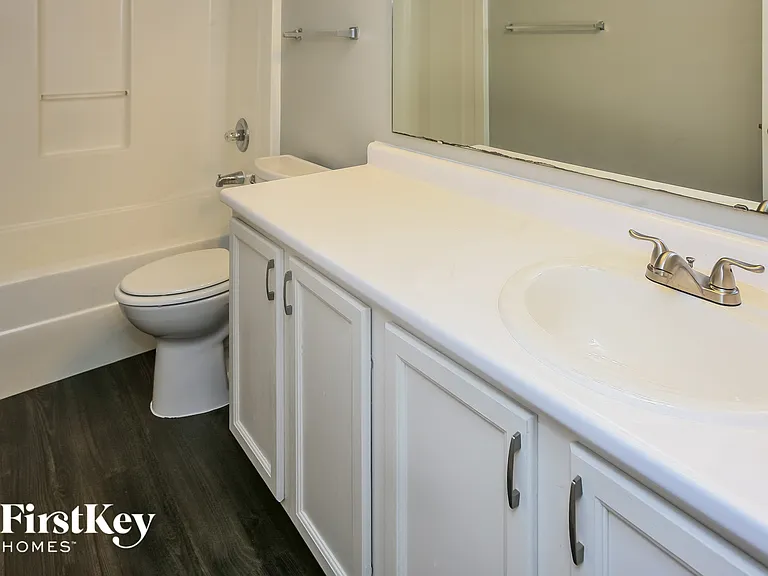 461 E Clear Lake Ln — Photo 12