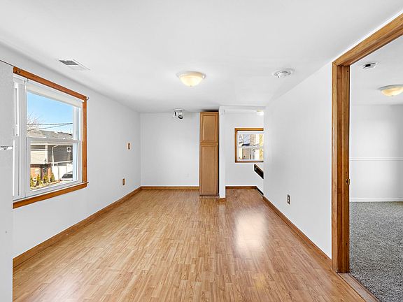 4th image of 810 2nd St Floor 2