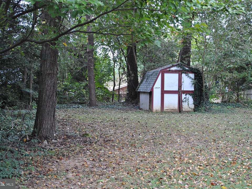 2nd image of 722 Oser Dr
