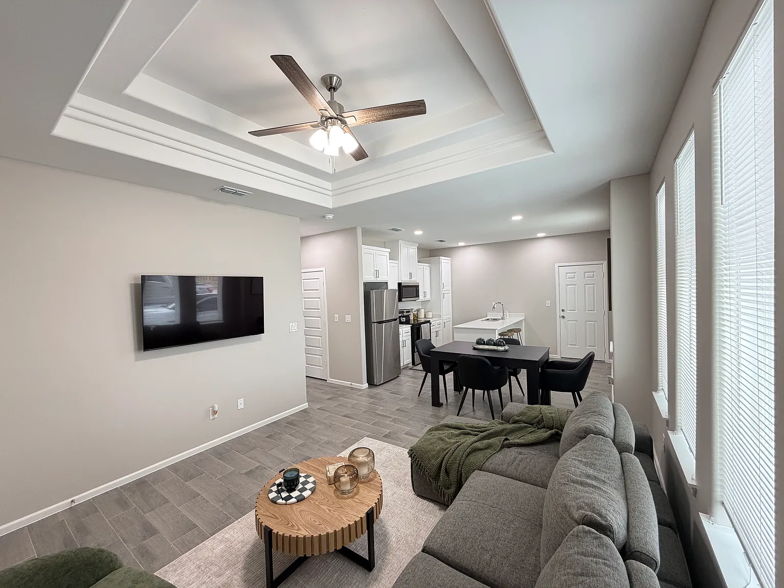 2612 E Harrison Ave — Photo 3