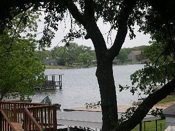 1st image of 605 Cove Cir
