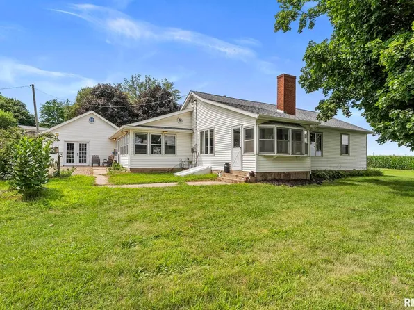 2576 285th Ave, De Witt, IA 52742