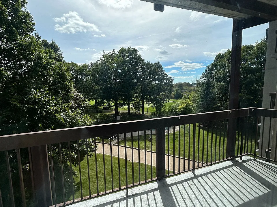66 Greenview Dr #402