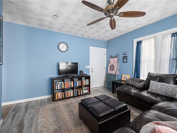 3rd image of 394 Great Rd #2