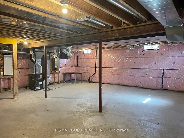537 Veterans Dr — Photo 39