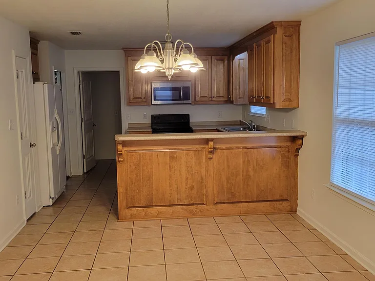 107 Highland St — Photo 2