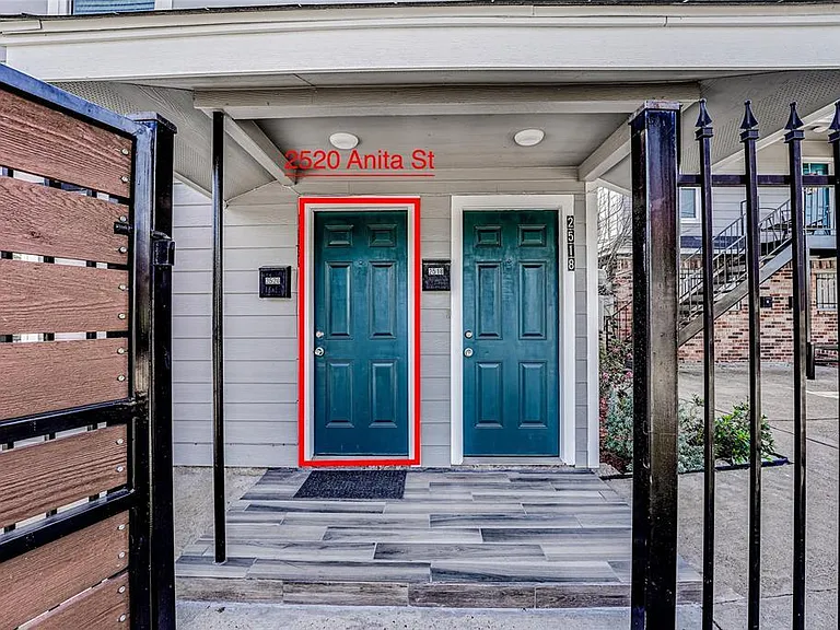 2520 Anita St — Photo 3