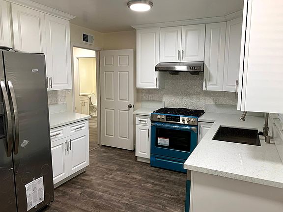 3rd image of 1561 Willowbrae Ave