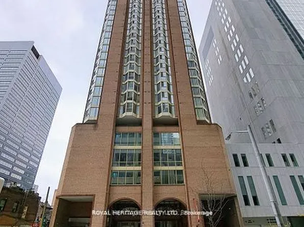 55 Centre Ave #2307, Toronto, ON M5G 2H5