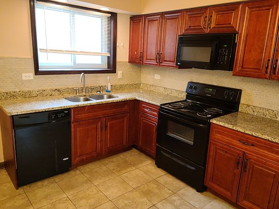 3rd image of 1225 Whispering Hills Ct APT 2B