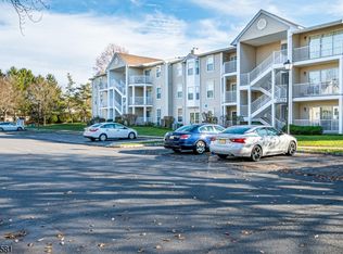 25 Lindsey Ct #25, Franklin Park, NJ