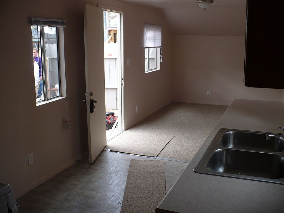 1st image of 1829 1/2 31st St APT A