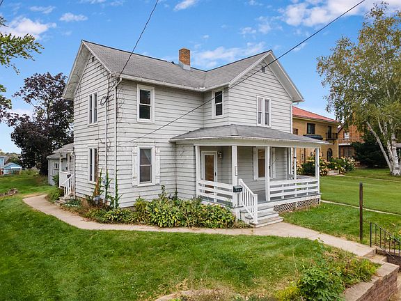 3rd image of 122 La Crosse St