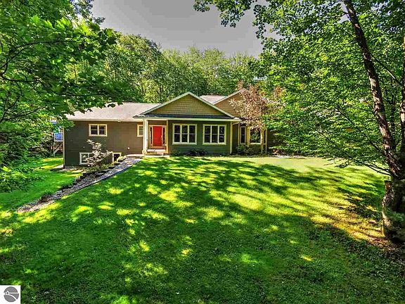 4th image of 830 Woodwind Dr