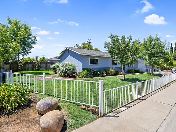 3rd image of 307 Orangewood Dr