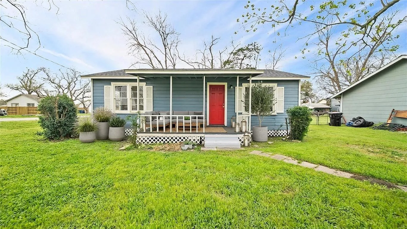 3 bed, 2.0 bath, 1065 sqft, $1,545 — Photo 2