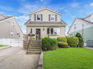 105 Brown St, Mineola, NY 11501