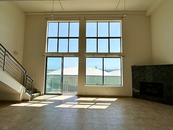 5th image of 2131 26th St Unit 102