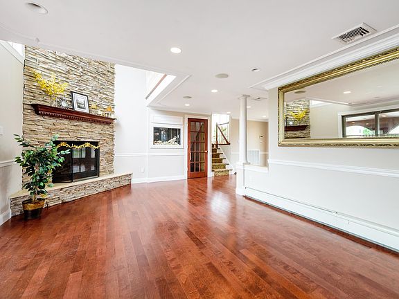 5th image of 53 Stillwater Ave