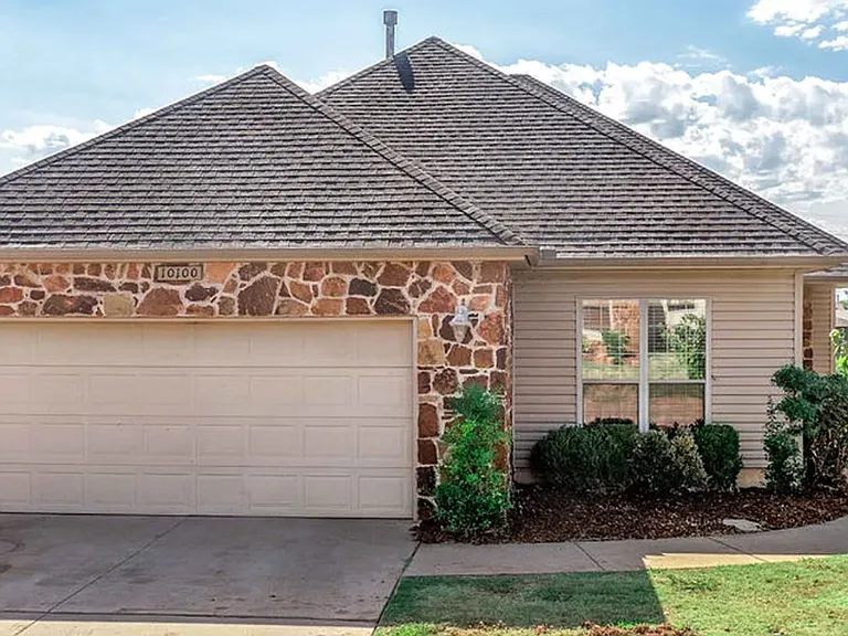 10100 Shadowview Dr — Photo 1