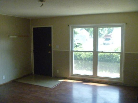 3rd image of 615 W Boyd Ave