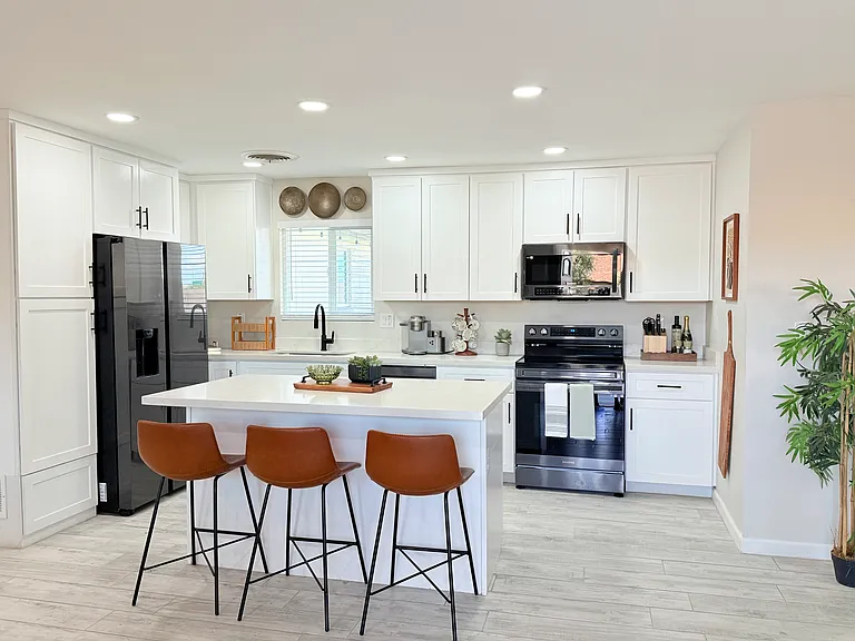 W Mountain View Dr — Photo 9