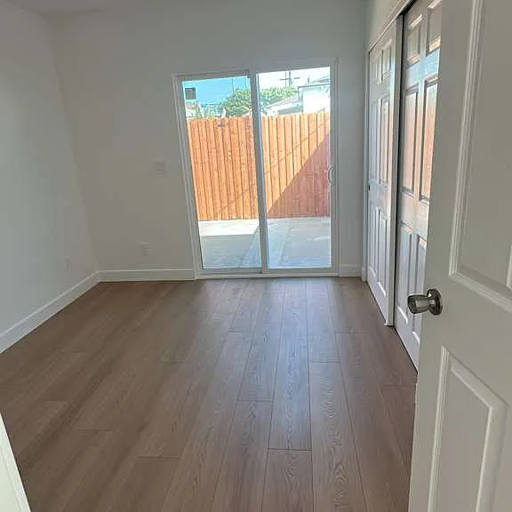 11838 Magnolia Blvd — Photo 4