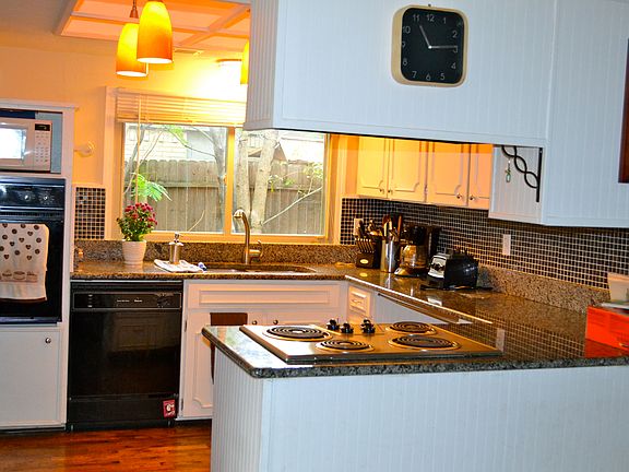 2nd image of 1004 Carleton Dr