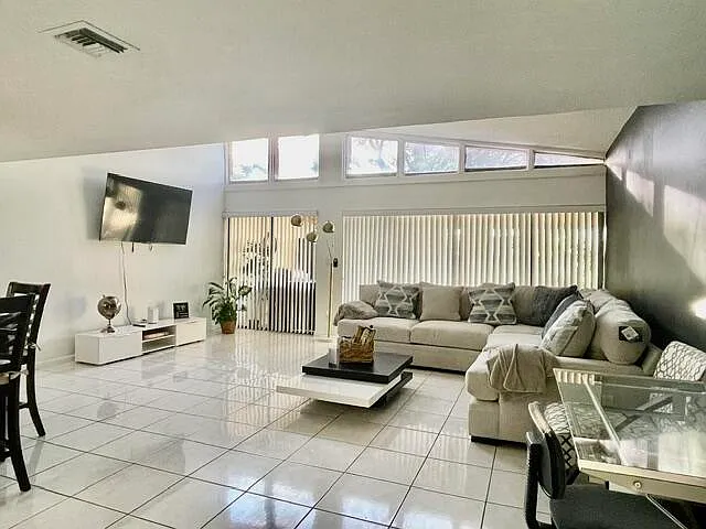 1453 White Pine Dr — Photo 4