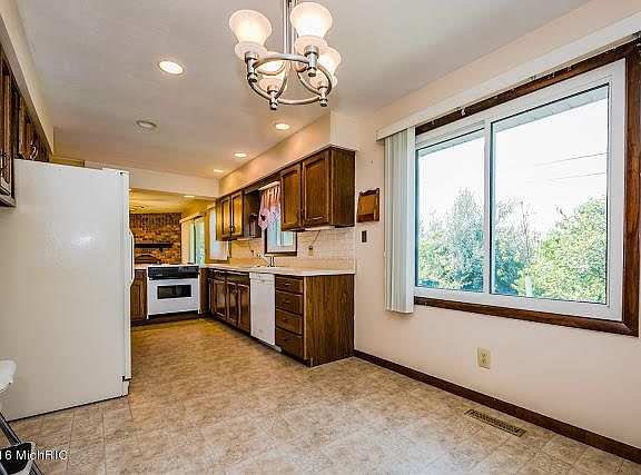 3rd image of 6008 James Dr