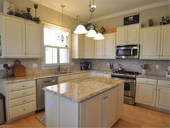 5th image of 32061 Kossuth Dr