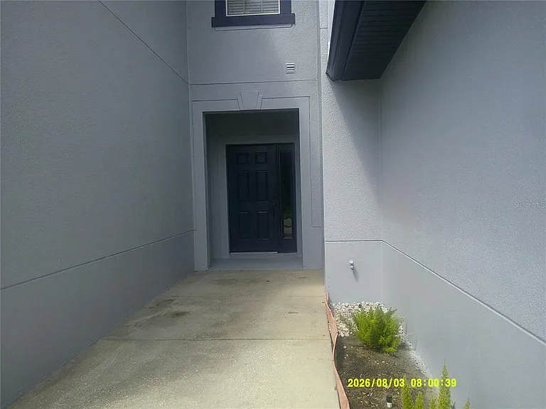 3098 Ashland Ln N — Photo 2