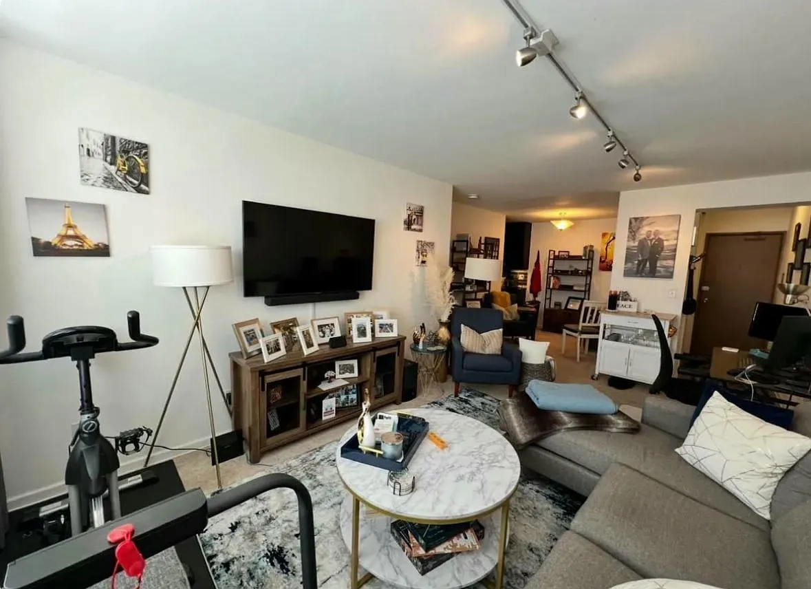 1 bed, 1.0 bath, 700 sqft, $2,000 — Photo 4