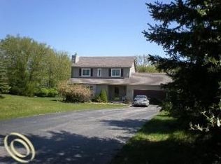 2855 Eric Dr, White Lake, MI