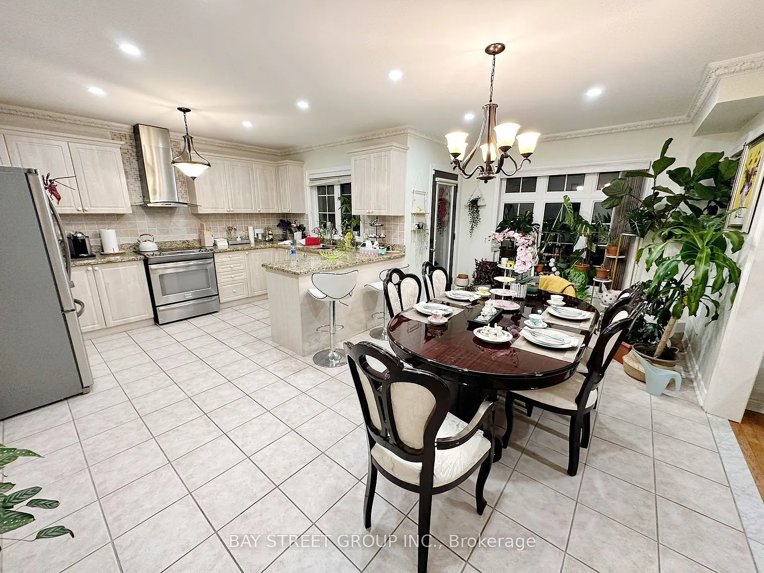 4 bed, $3,800 — Photo 3