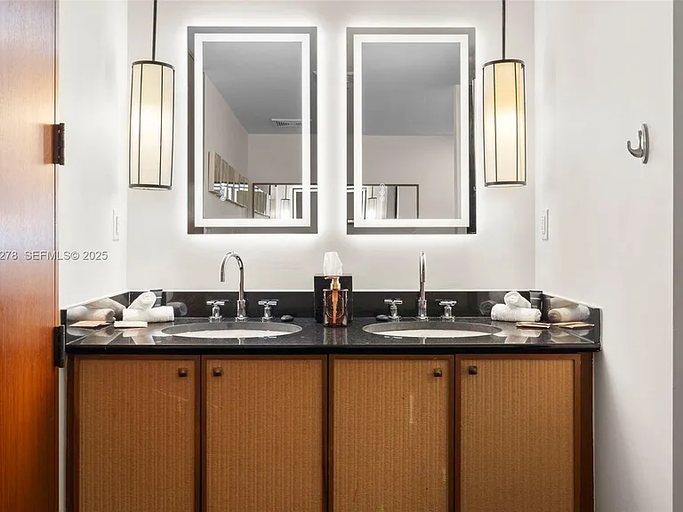 101 20th St #3202 — Photo 34